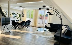 Apartment 160Qm 5 Schlafzimmer 1 Wohnzimmer Terrasse Und Balkon