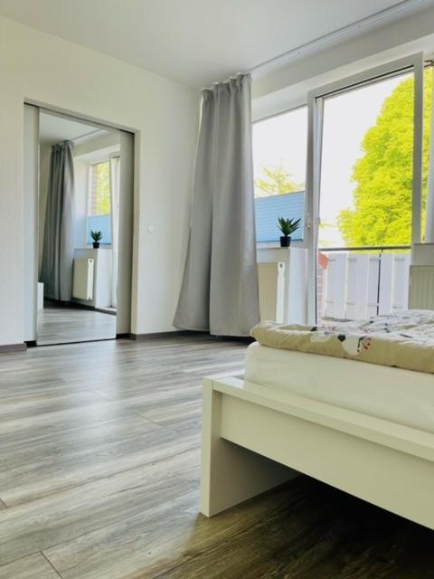 Apartment 160Qm 5 Schlafzimmer 1 Wohnzimmer Terrasse Und Balkon Wilhelmshaven Exterior foto